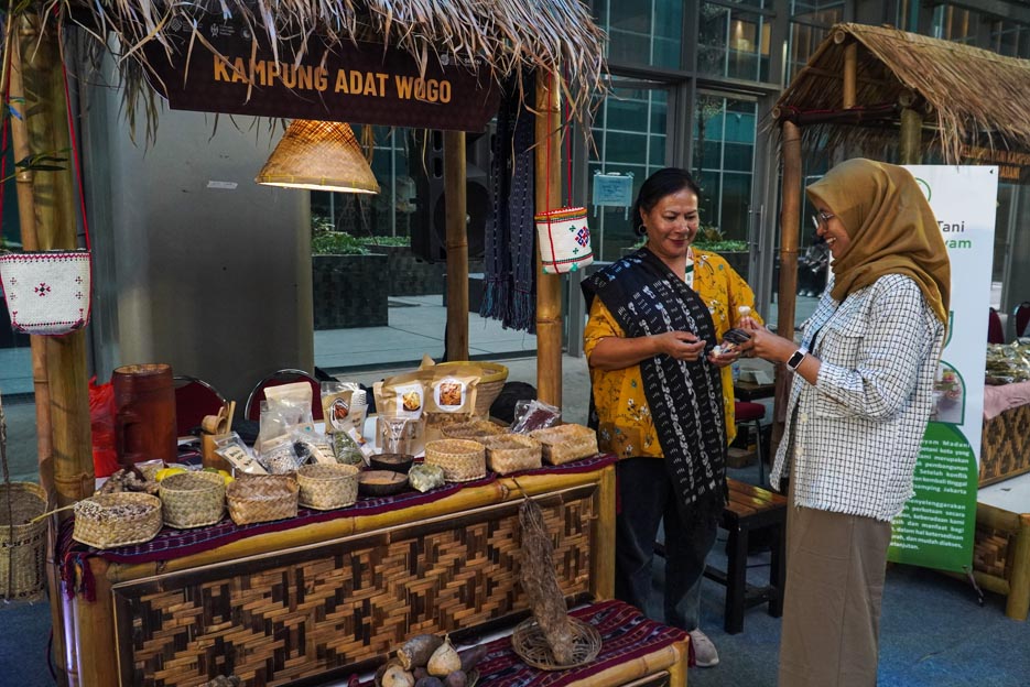 ilustrasi pangan lokal 2025 revitalisasi produk daerah bangga buatan desa