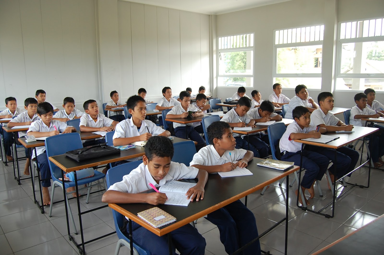 Pendidikan Daerah 2025 di sekolah wilayah Indonesia